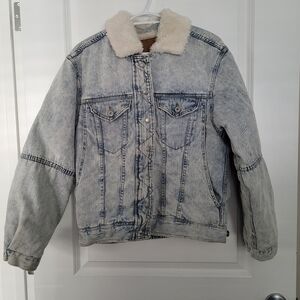 American Eagle denim jacket with faux fur lining size small